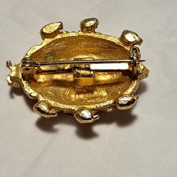 Darling little beetle bug brooch 1.25" long - Picture 2 of 4